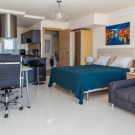 Daire First Line P. Banus Sleeps 4