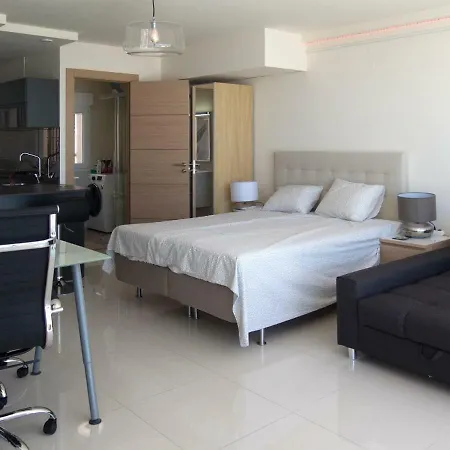 First Line P. Banus Sleeps 4 Appartement