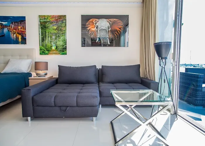 First Line P. Banus Sleeps 4 *