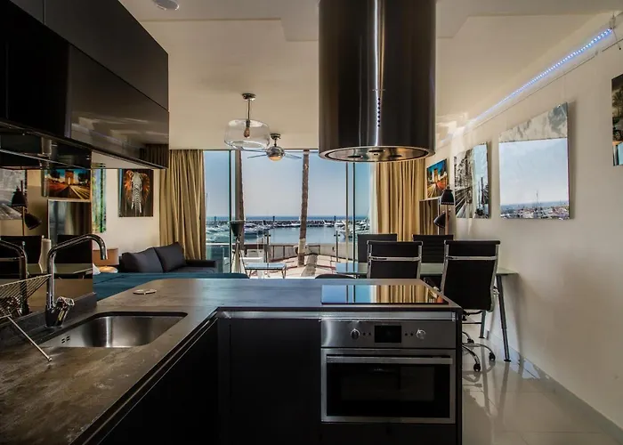 First Line P. Banus Sleeps 4 *