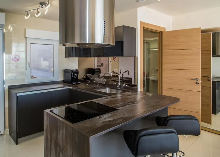 First Line P. Banus Sleeps 4 * Marbella