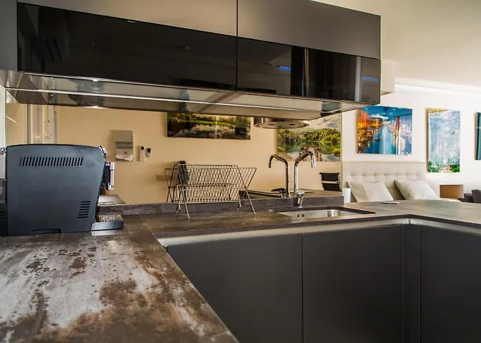 First Line P. Banus Sleeps 4 *