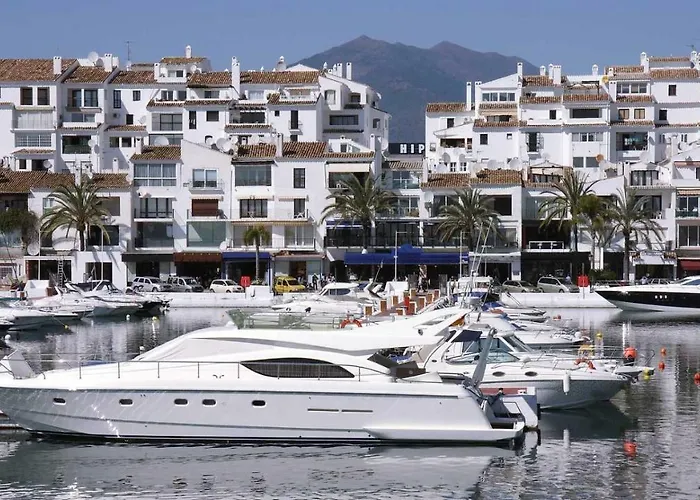 First Line P. Banus Sleeps 4 马尔韦利亚