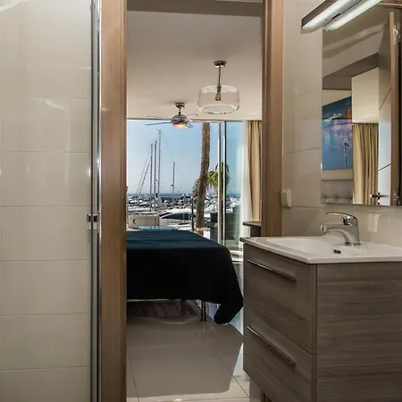 First Line P. Banus Sleeps 4 Lägenhet Marbella