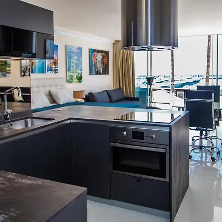 Lägenhet First Line P. Banus Sleeps 4